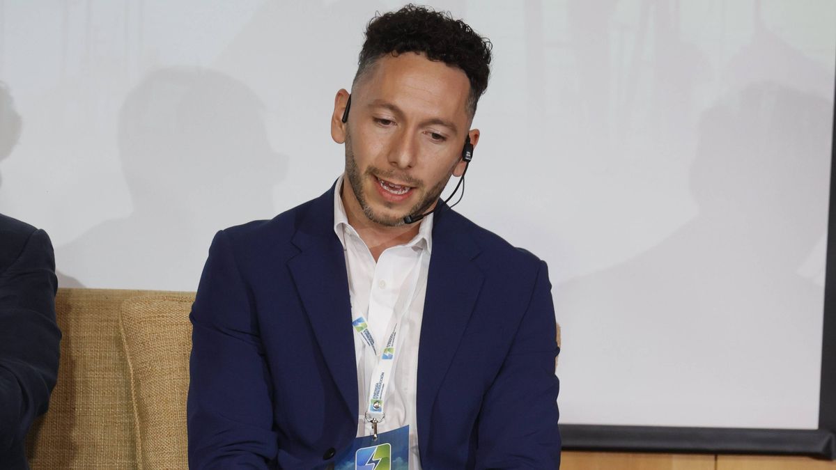 Lucas Erio, director de Hidrocarburos, durante su exposición en el encuentro que se hizo en la Ciudad de San Carlos de Bariloche. Lucas Erio, director de Hidrocarburos, durante su exposición en el encuentro que se hizo en la Ciudad de San Carlos de Bariloche.