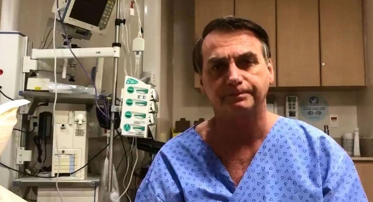 El ex presidente de Brasil Jair Bolsonaro, quien fue internado de urgencia, deberá indemnizar a un joven y pedir disculpas. El ex presidente de Brasil Jair Bolsonaro, quien fue internado de urgencia, deberá indemnizar a un joven y pedir disculpas.