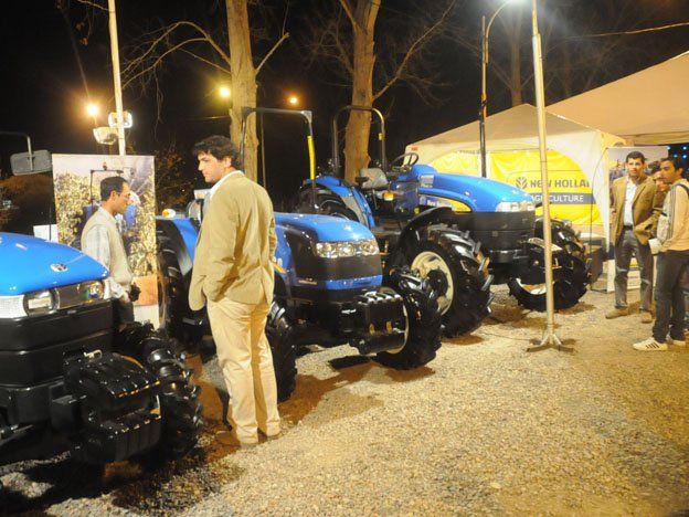 Dos cotizados tractores seminuevos son parte de los lotes que el banco lleva a remate en mayo.