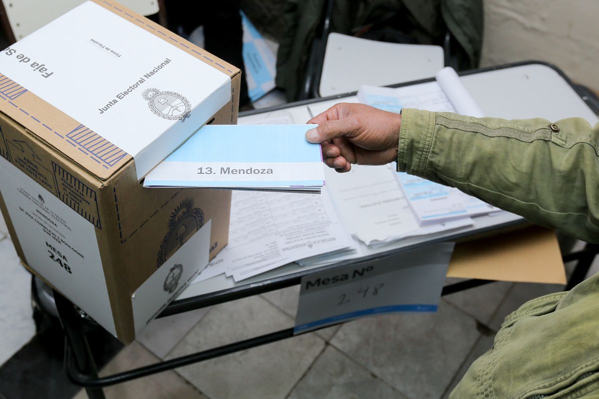 El radicalismo mueve fichas para eliminar las elecciones intermedias en Mendoza.