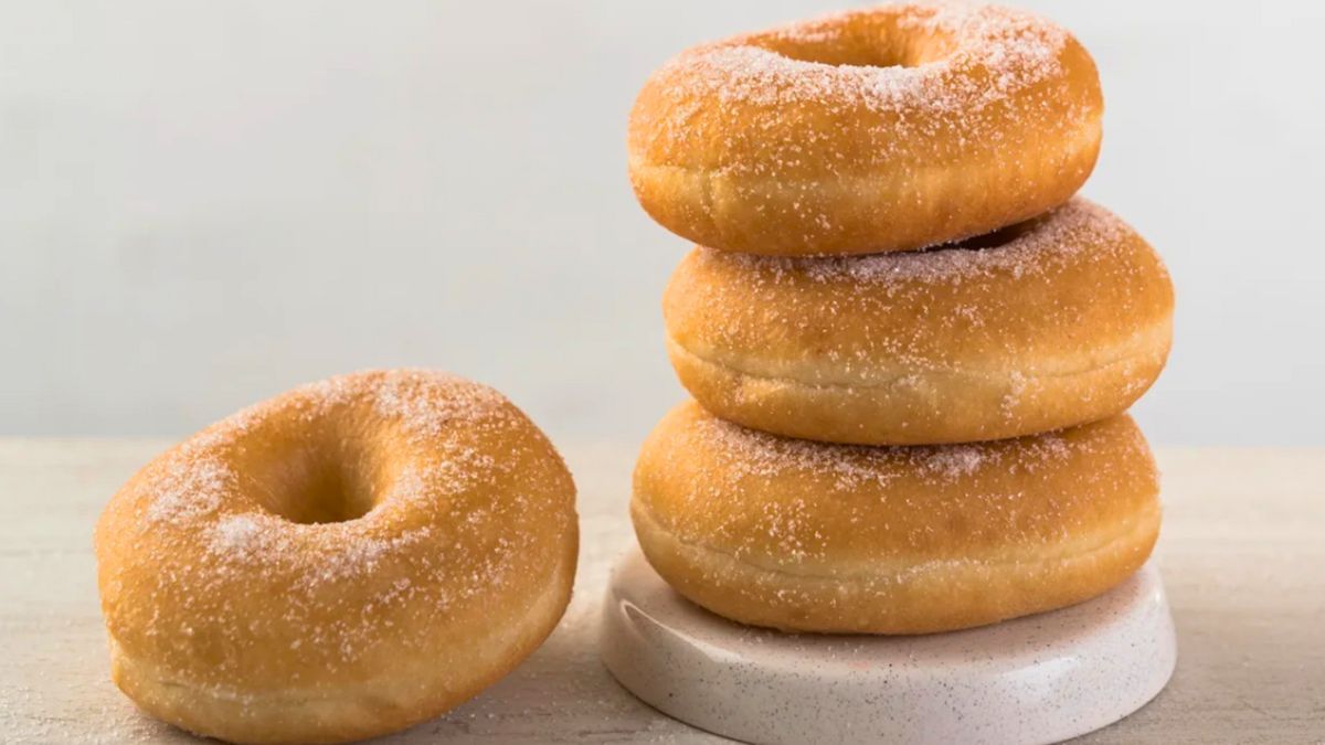 Cómo preparar Donas caseras: la receta riquísima y esponjosa con solo 8 ingredientes