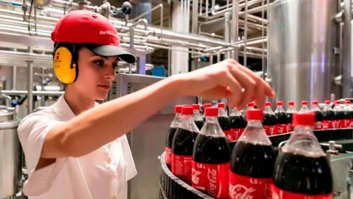 La Coca Cola puede ser efectiva en materia de limpieza. La Coca Cola puede ser efectiva en materia de limpieza.