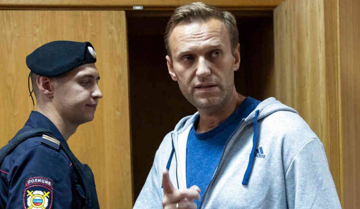 El lider opositor ruso Alexey Navalny, según una investigación, fue envenado por integrantes de la inteligencia que lo siguieron durante varios años