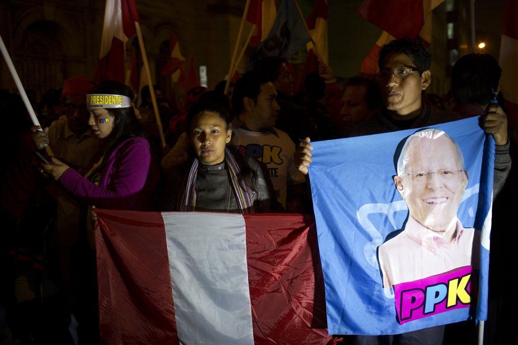 Con un recuento que supera el 99%, Kuczynski derrota a Keiko por el 0,2%