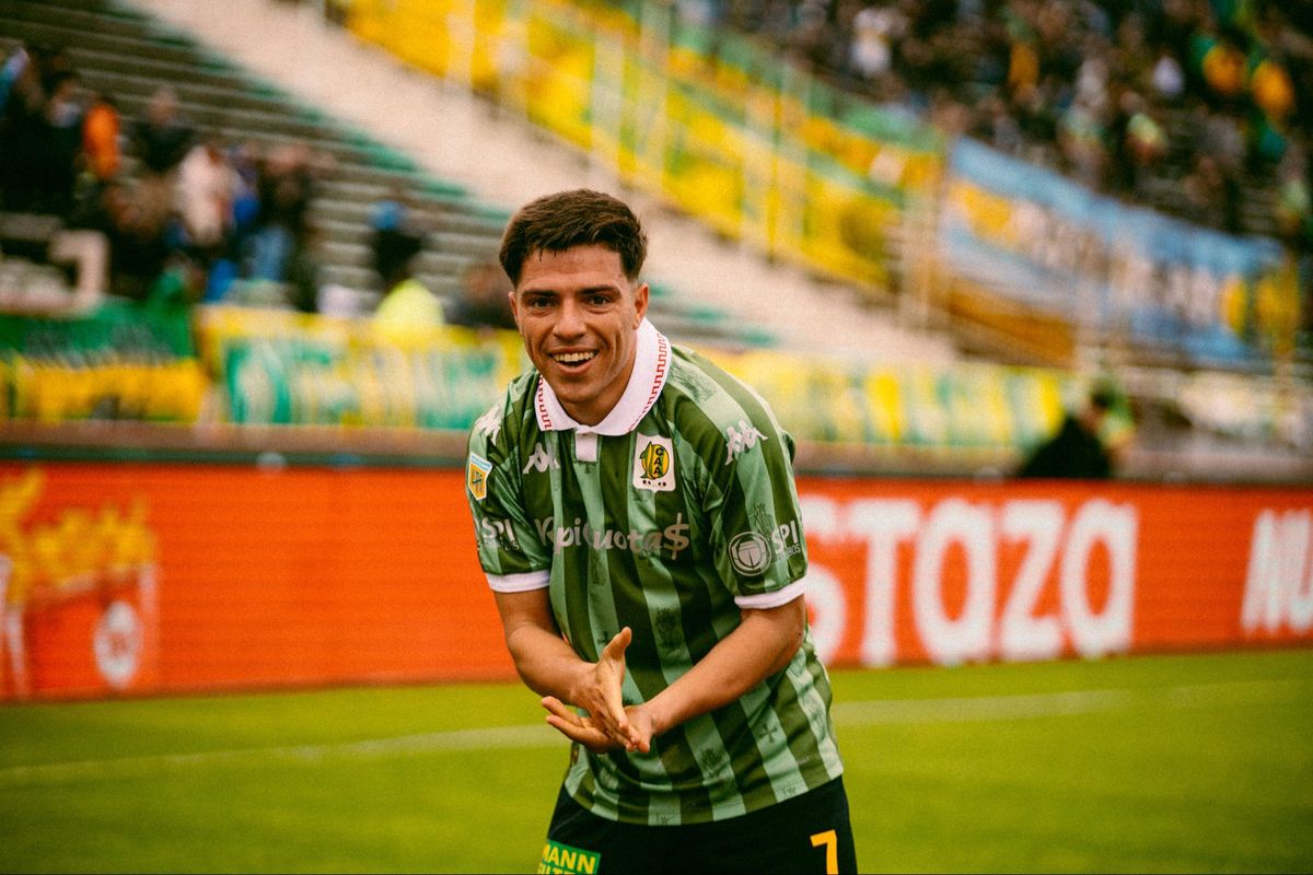 Natanael Guzm&aacute;n marc&oacute; el 1 a 0 en el triunfo de Aldosivi. Godoy Cruz lo lamenta.