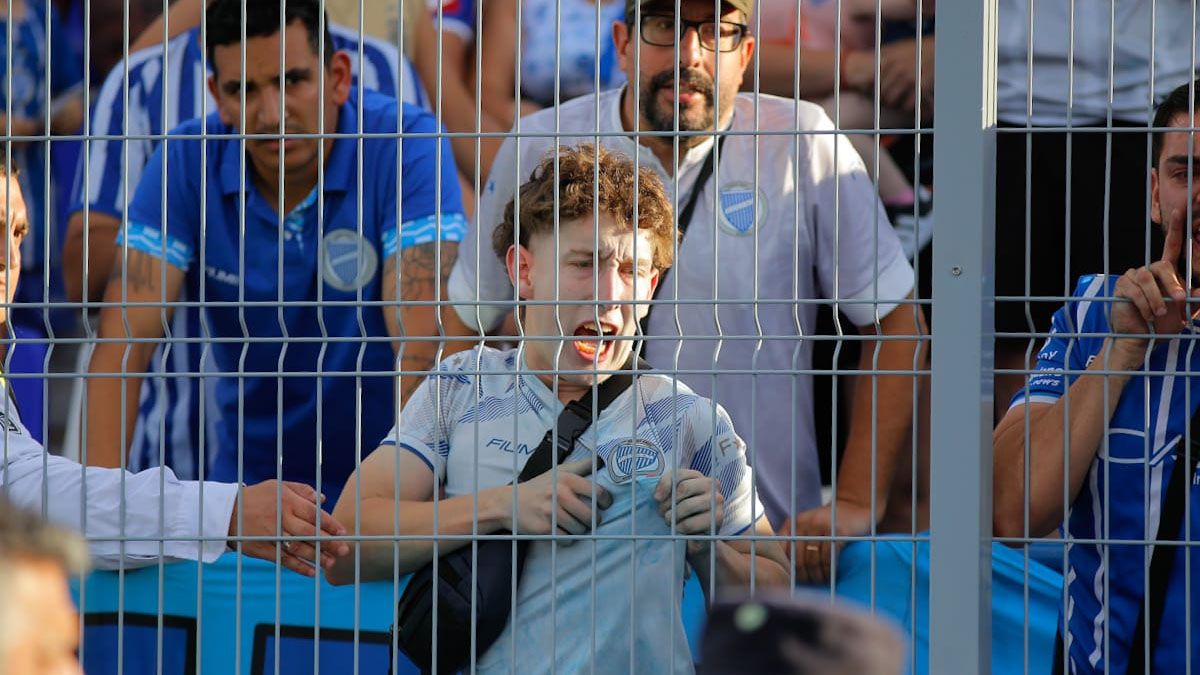 Hubo hinchas tombinos muy compungidos tras el descenso.