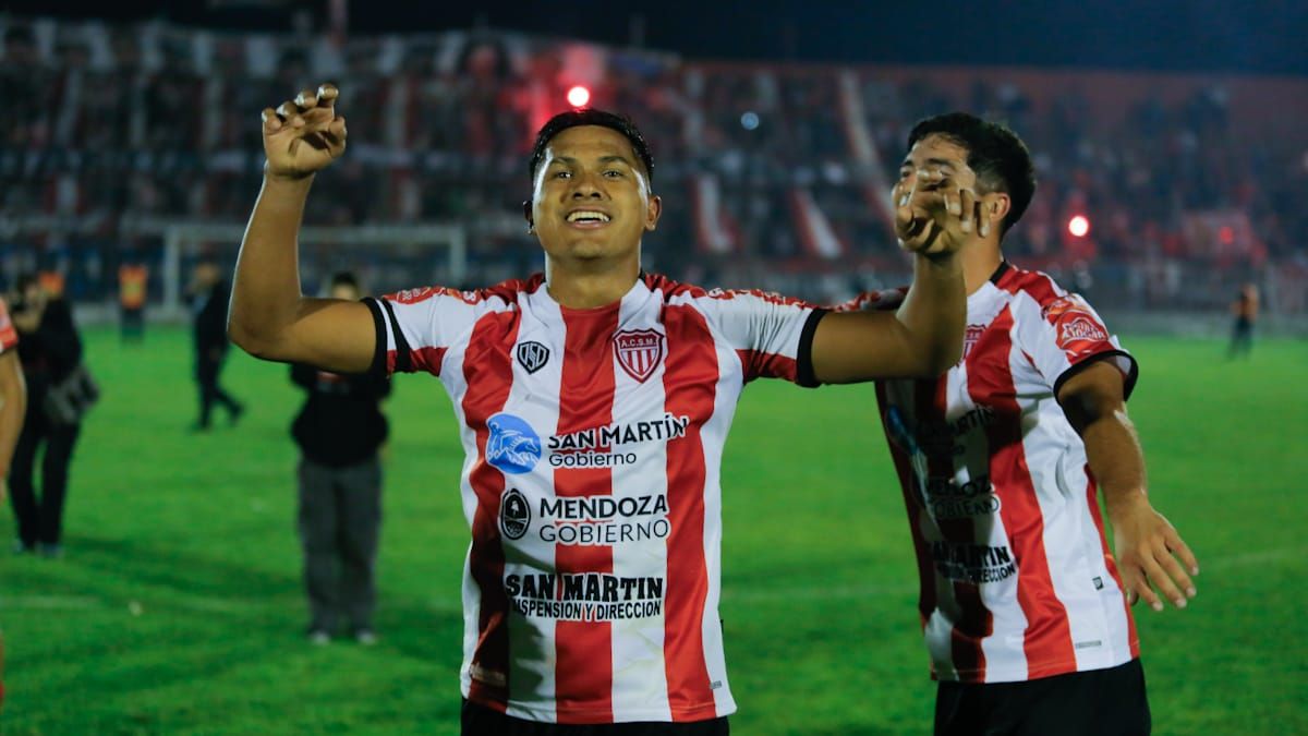 Felipe Rivarola festeja el triunfo del Atlético San Martín.