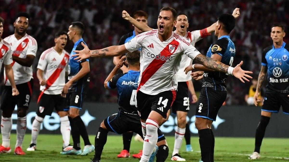 En los 32avos de final de la Copa Argentina de 2025 River venci&oacute; 2 a 0 a Ciudad de Bol&iacute;var.