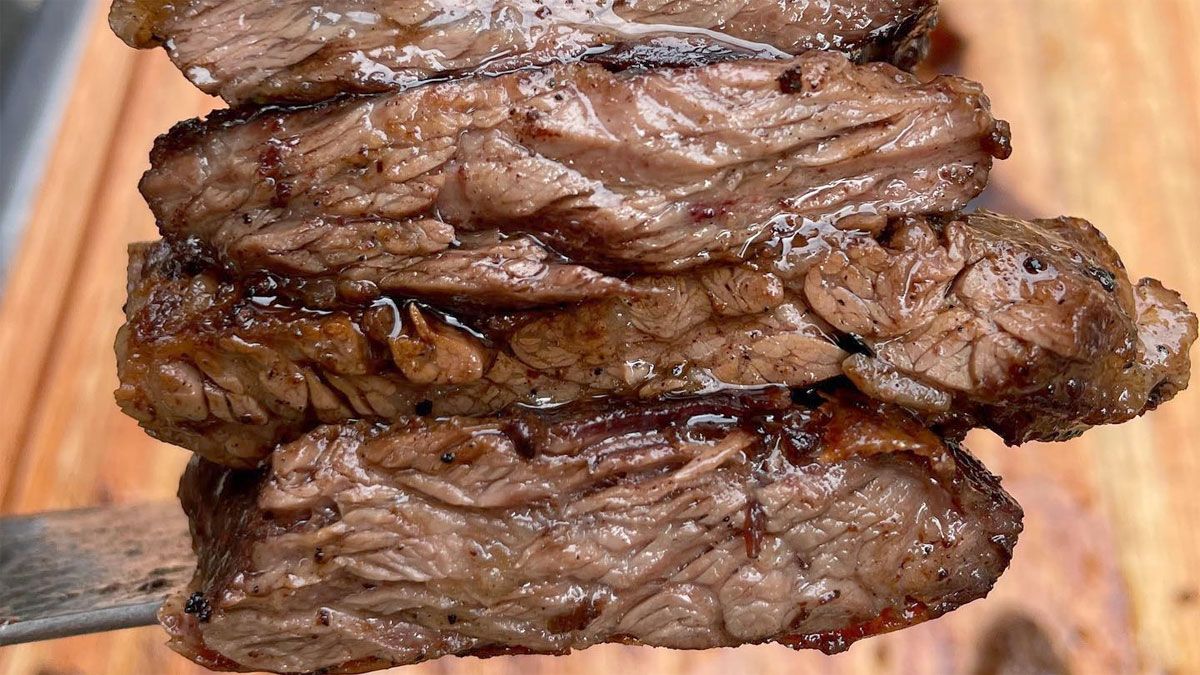 El asado puede hacerse con todo tipo de cortes de carne, dependiendo las preferencias de las personas.