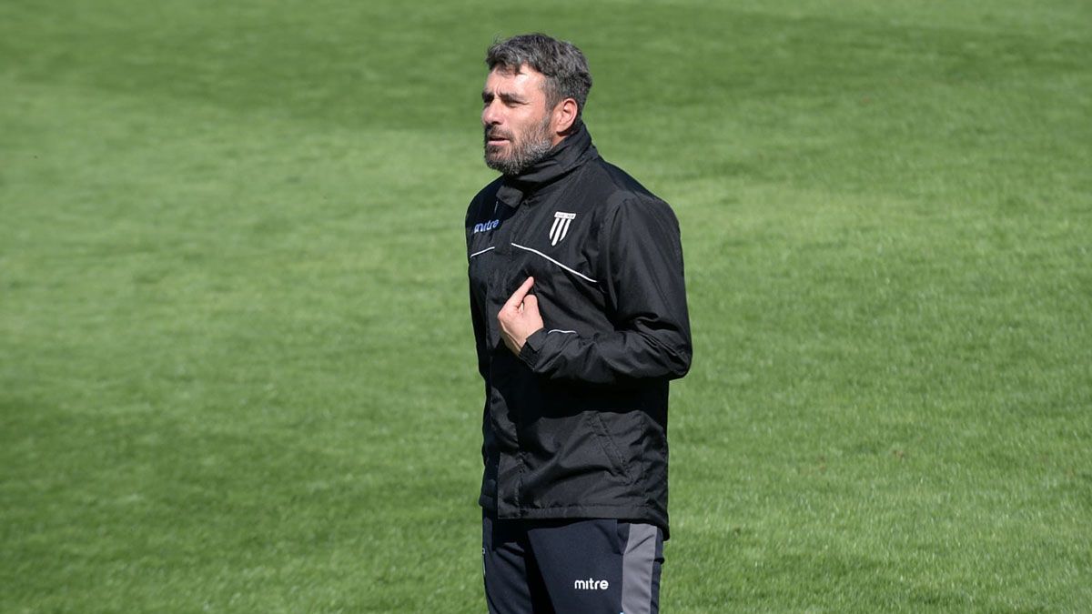 Diego Pozo planifica realizar dos variantes para jugar ante Estudiantes de Rìo Cuarto.