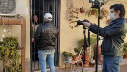 El elenco de adultos mayores  protagonista en la campaña para frenar las estafas