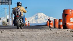 El presidente Javier Milei habilitó a Alfredo Cornejo a cobrar peajes en las rutas nacionales 40 y 143 en las que el Gobierno de Mendoza tiene previstos varios arreglos y mejoras. El presidente Javier Milei habilitó a Alfredo Cornejo a cobrar peajes en las rutas nacionales 40 y 143 en las que el Gobierno de Mendoza tiene previstos varios arreglos y mejoras.