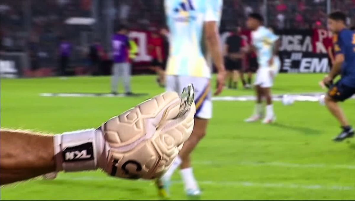 Pese a la agresión al jugador de Boca, el partido ya se juega con normalidad