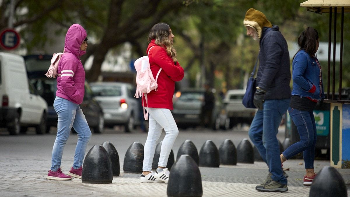 Seguirá el frío y se esperan lluvias para mañana.