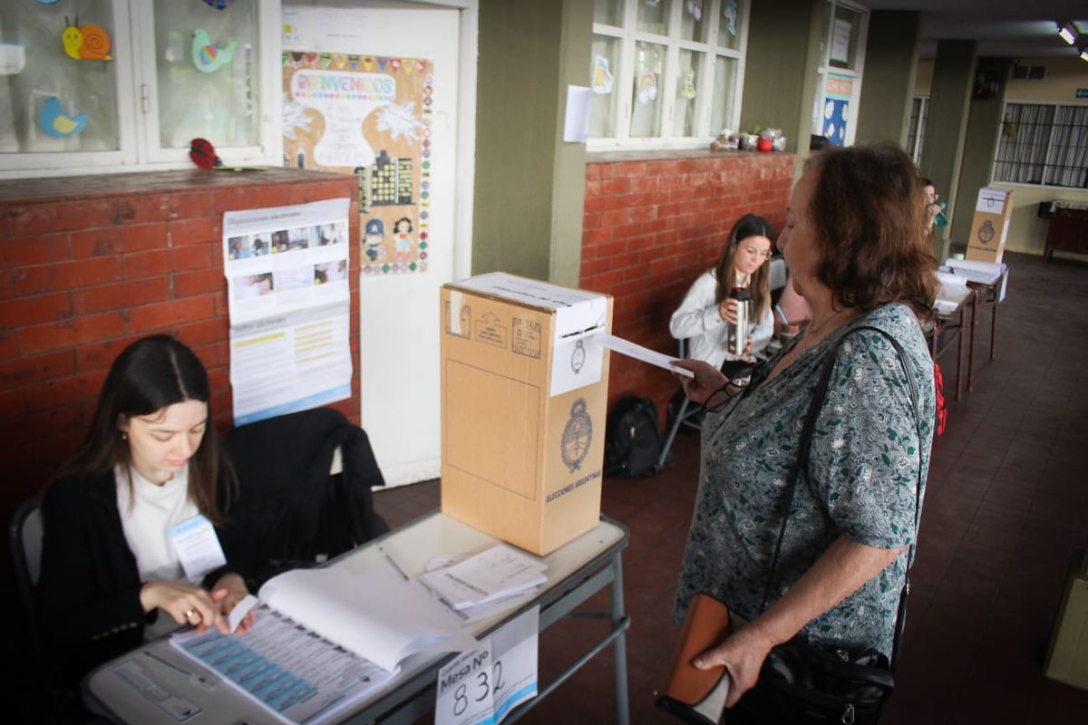 En el voto del balotaje incidirá por un lado la motivación negativa, para aquel que en los comicios anteriores no votó ni a Massa ni a Milei, y por otro lo ideológico y lo orgánico. En el voto del balotaje incidirá por un lado la motivación negativa, para aquel que en los comicios anteriores no votó ni a Massa ni a Milei, y por otro lo ideológico y lo orgánico.