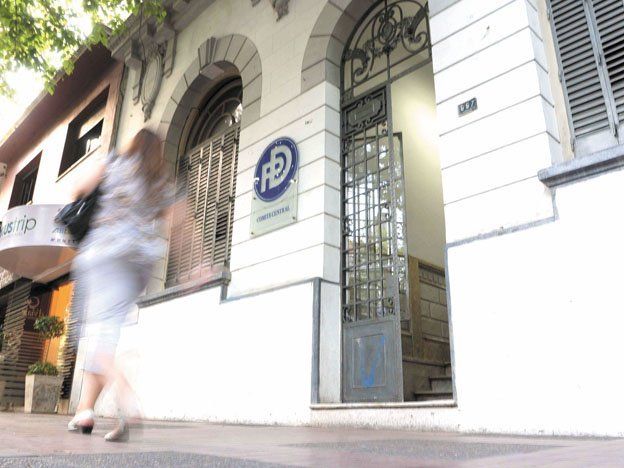 El PD se rearma y debate si se une a Massa o a Macri