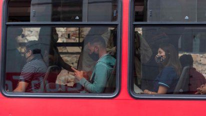 Debido a las grandes aglomeraciones de pasajeros en colectivos y trenes, el ministro de Transporte Mario Meoni adelantó que se fijarán las ventanillas.