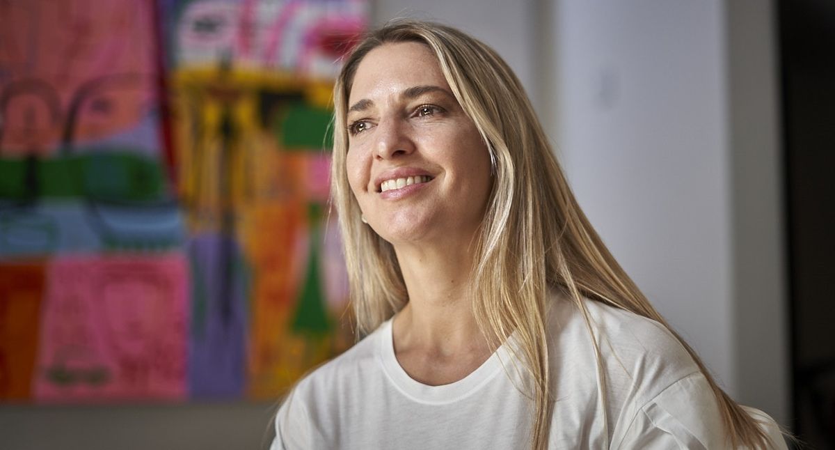 Julieta Carbonari nació en Buenos Aires, pero vive en Mendoza desde que terminó la secundaria y comenzó a estudiar diseño en la UNCuyo Julieta Carbonari nació en Buenos Aires, pero vive en Mendoza desde que terminó la secundaria y comenzó a estudiar diseño en la UNCuyo