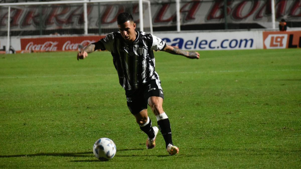 Gimnasia y Esgrima jugará el domingo a la mañana en Santiago. Gimnasia y Esgrima jugará el domingo a la mañana en Santiago.