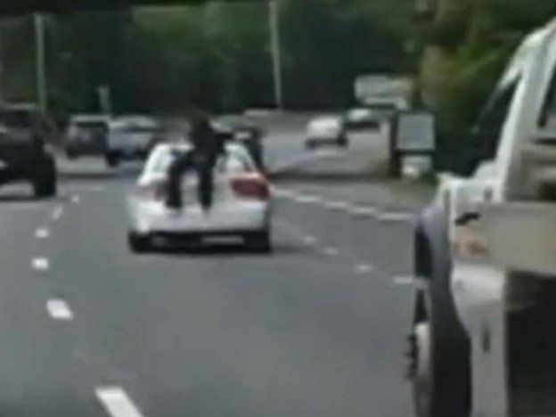 Una pelea de novios muy alocada y a toda velocidad