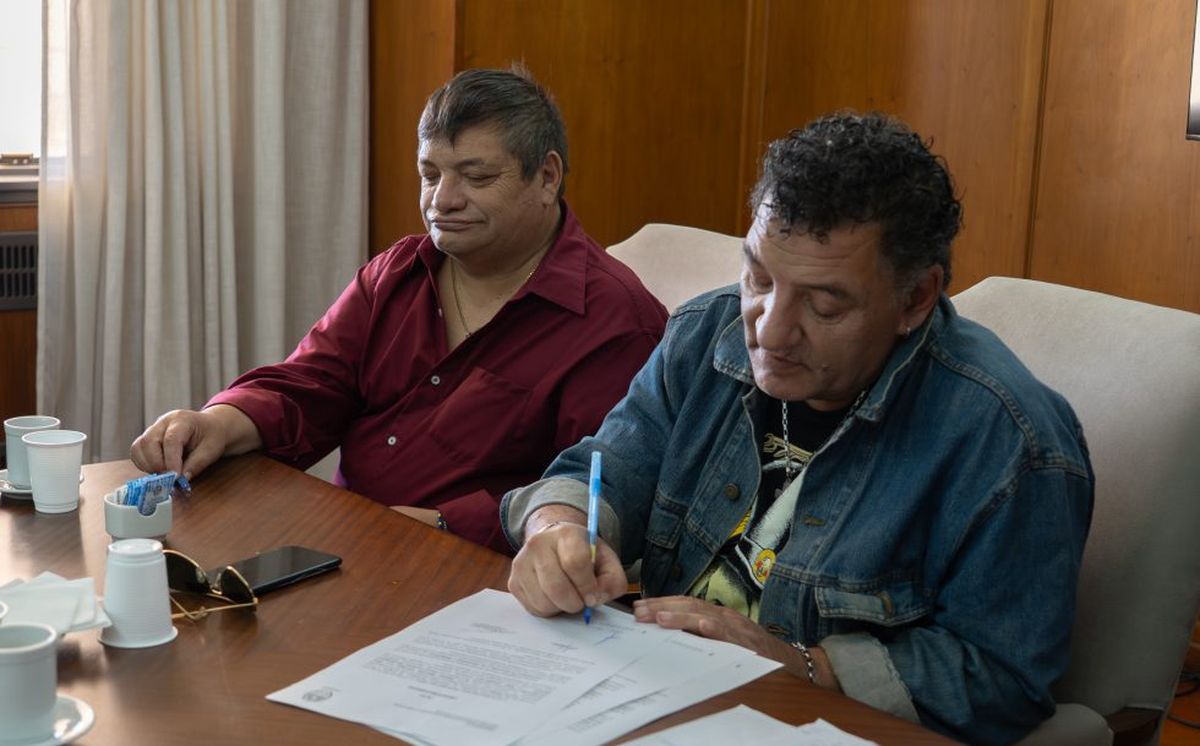 Los hermanos habían sido separados aproximadamente a los 6 y 9 años de edad. Los hermanos habían sido separados aproximadamente a los 6 y 9 años de edad.