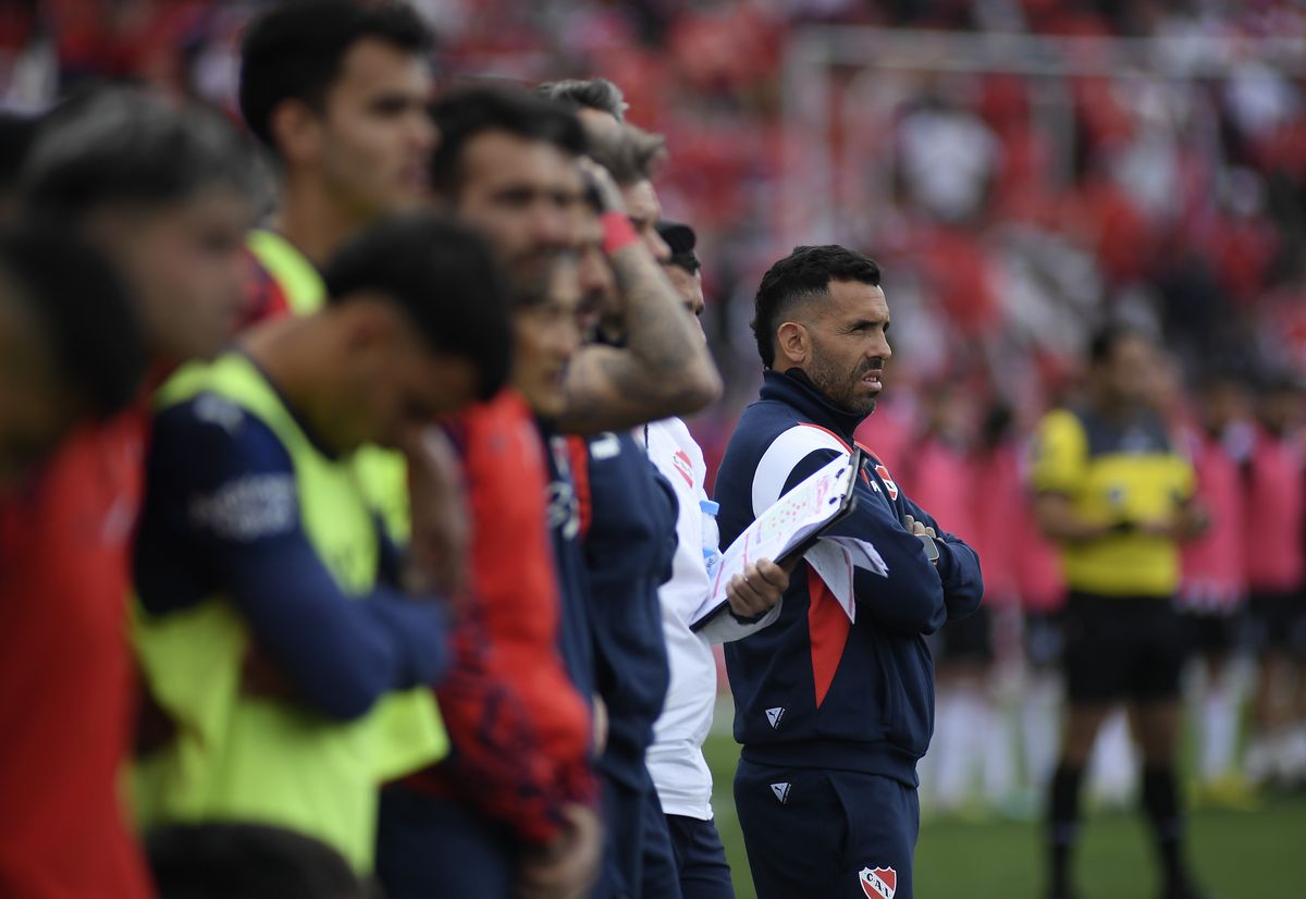 Carlos Tevez asumió la responsabilidad tras su primer traspié como DT de Independiente Carlos Tevez asumió la responsabilidad tras su primer traspié como DT de Independiente