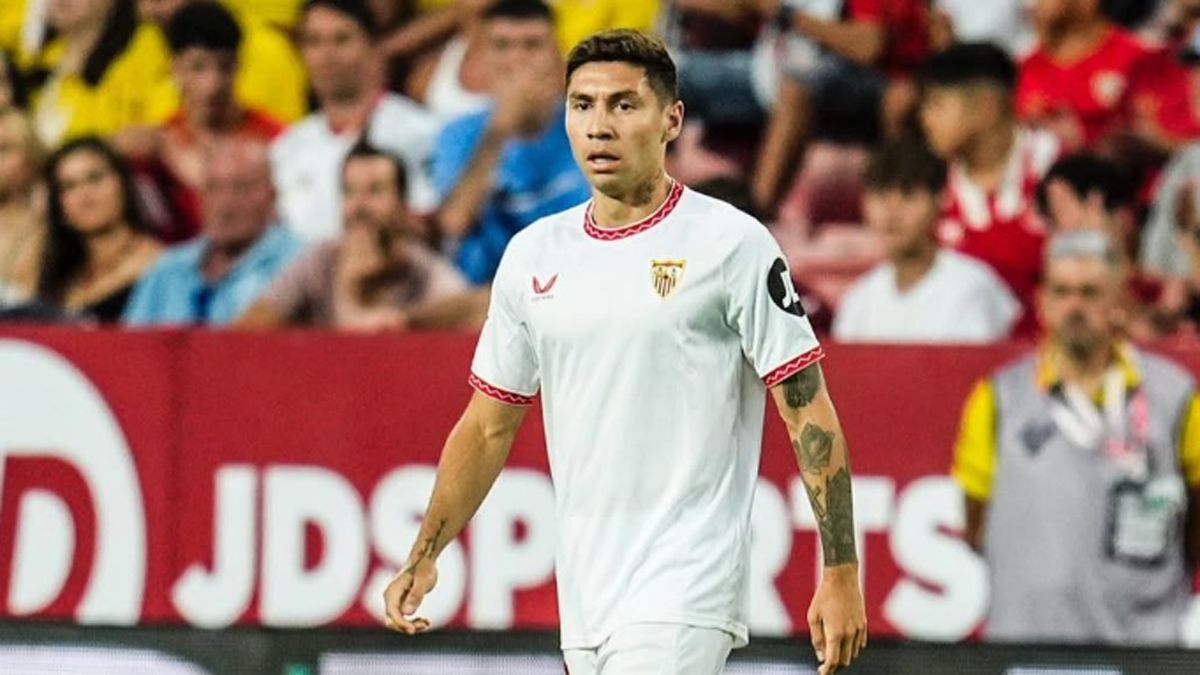 Montiel tiene un pie afuera del Sevilla.