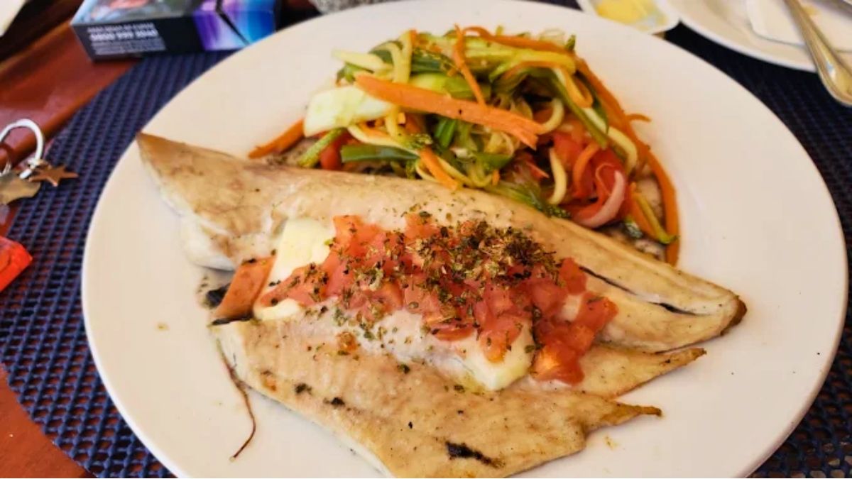 El restaurante tiene buenas opciones en pescados y mariscos. El restaurante tiene buenas opciones en pescados y mariscos.