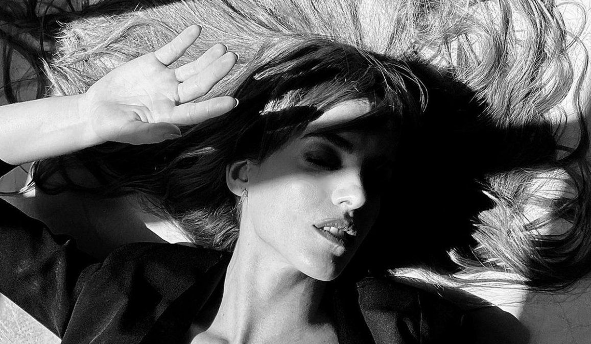 Emilia Claudeville desafió a Instagram con su torso desnudo