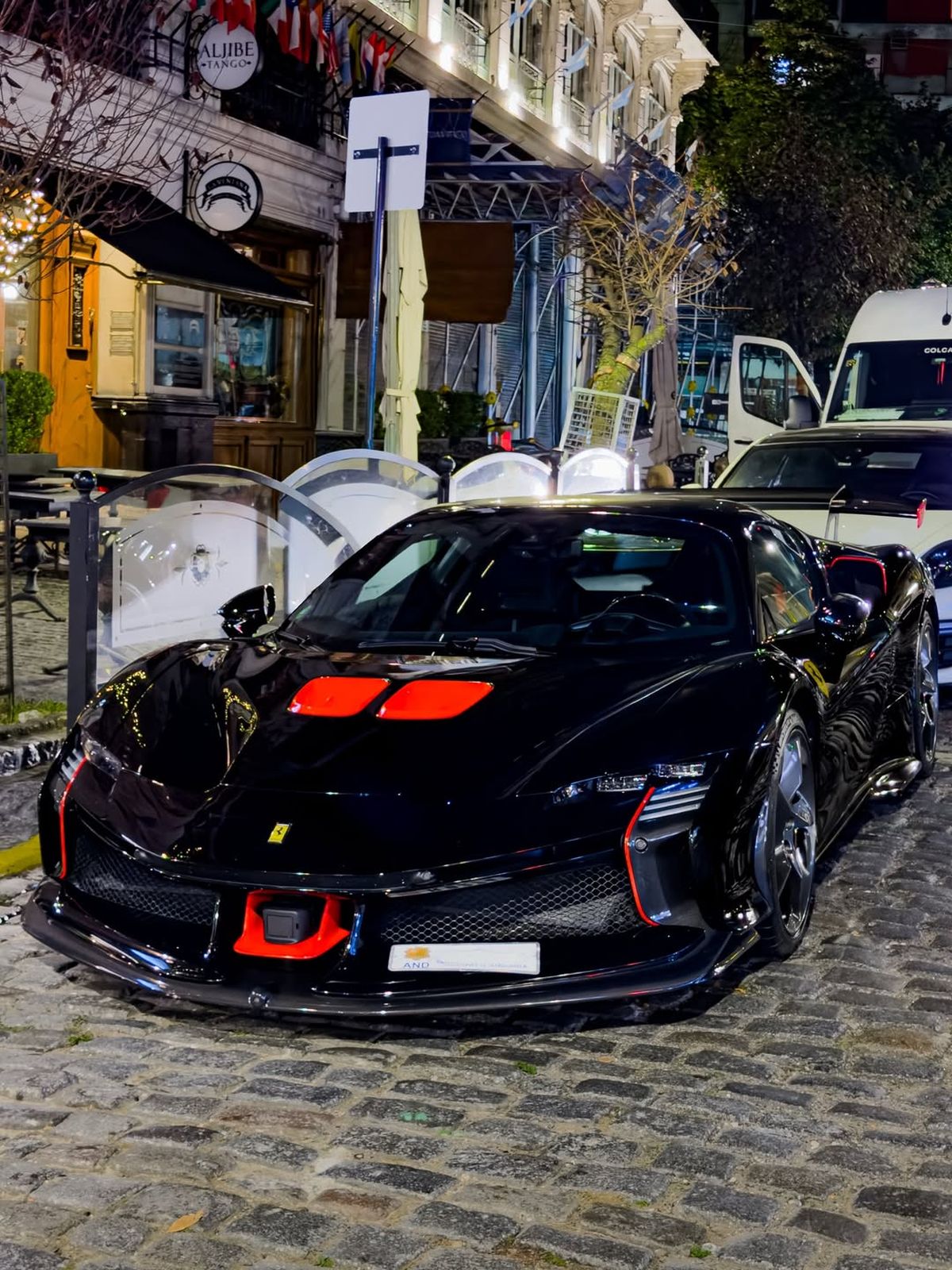 El frente de este auto es de una agresividad extrema, inclusive para Ferrar. Foto: Instagram @chinocarspotter El frente de este auto es de una agresividad extrema, inclusive para Ferrar. Foto: Instagram @chinocarspotter