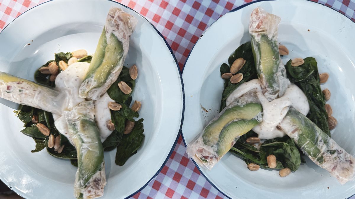 Rollitos primavera de palmitos y jamón crudo: la receta con una mayonesa de huevo frito exquisita