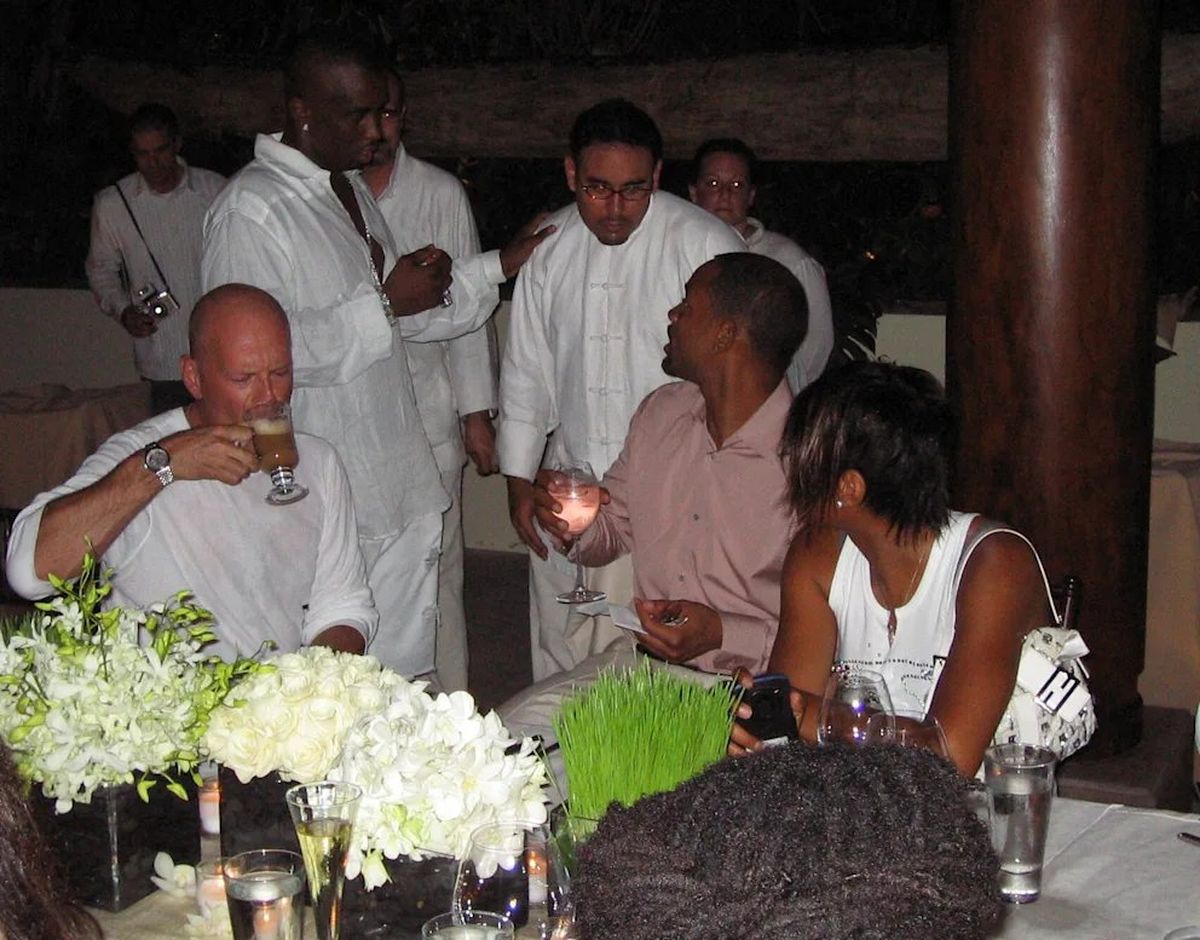 Bruce Willis, Sean Diddy Combs y Will Smith en una de las 'Fiestas blancas'. Bruce Willis, Sean Diddy Combs y Will Smith en una de las 'Fiestas blancas'.