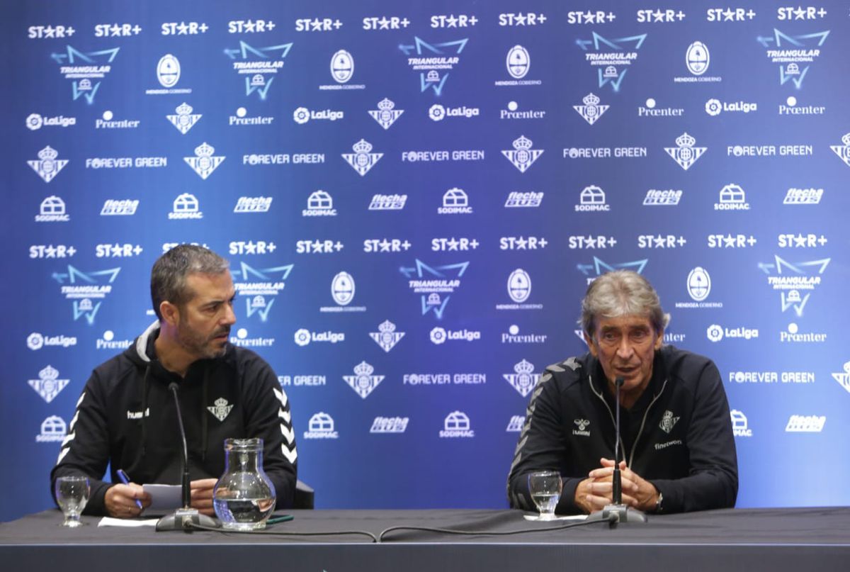 Una visita de lujo: Manuel Pallegrini brindó una conferencia en la previa del partido con River