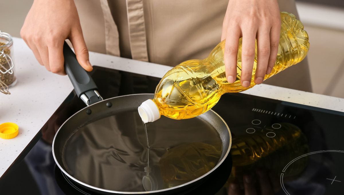 Cuando el aceite se calienta, es normal que comience a salpicar. Cuando el aceite se calienta, es normal que comience a salpicar. 