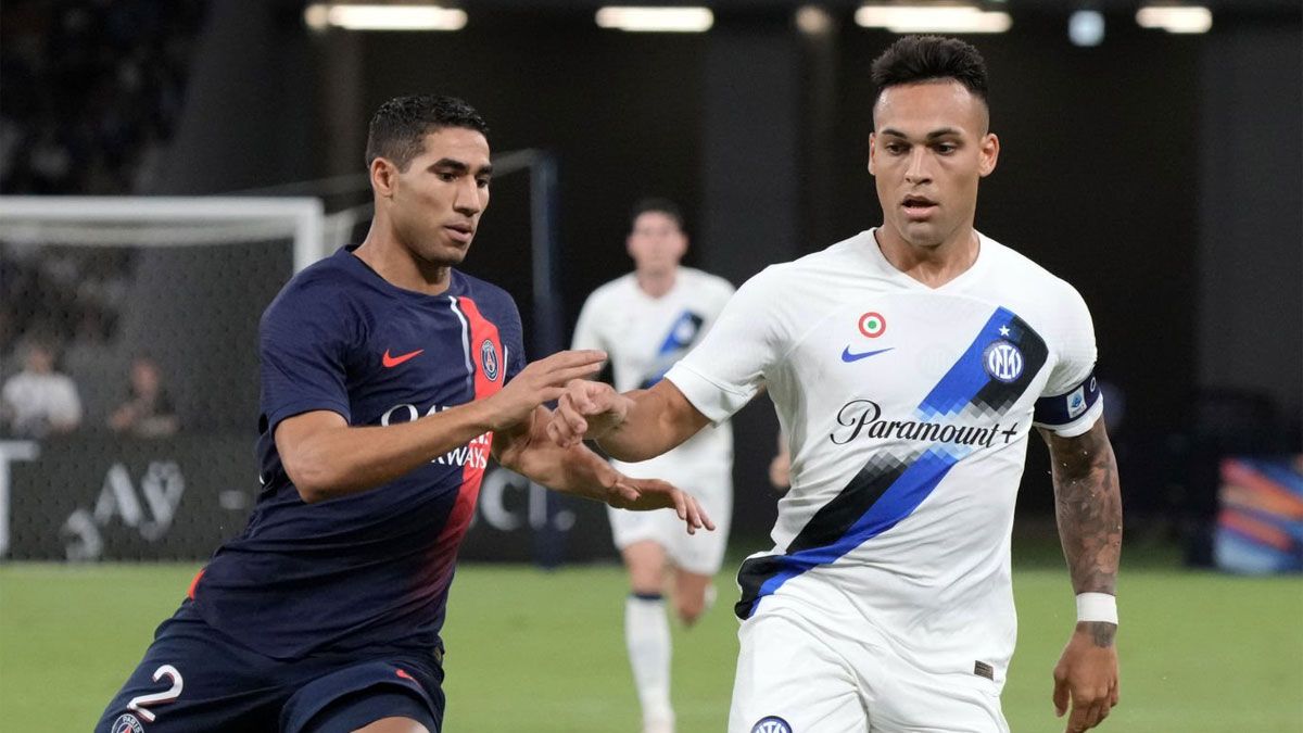 Hachraf Hakimi y Lautaro Martínez, figuras en el amistoso del PSG e Inter, en Tokio.