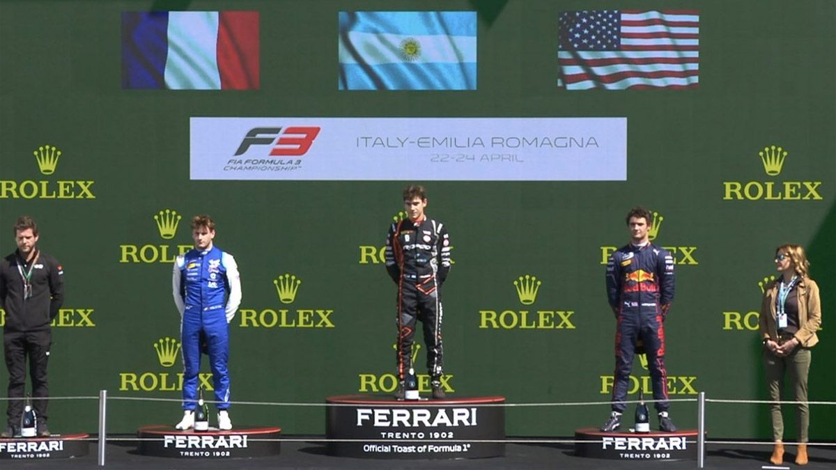 El chico Franco Colapinto, de 18 años de edad, dejó la bandera argentina en lo más alto del podio en la F3.
