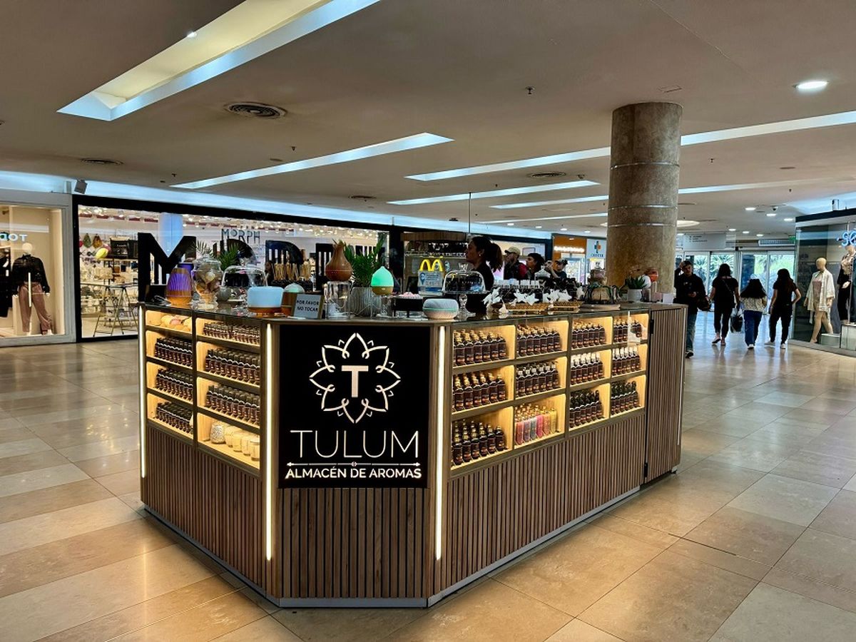 Tulum Almacén de Aromas es otra novedosa propuesta de fragancias que desembarca en Mendoza Shopping. Tulum Almacén de Aromas es otra novedosa propuesta de fragancias que desembarca en Mendoza Shopping.