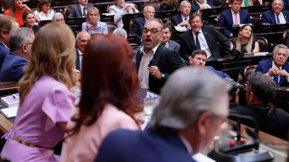 Fernando Iglesias durante el discurso de Alberto Fernández.