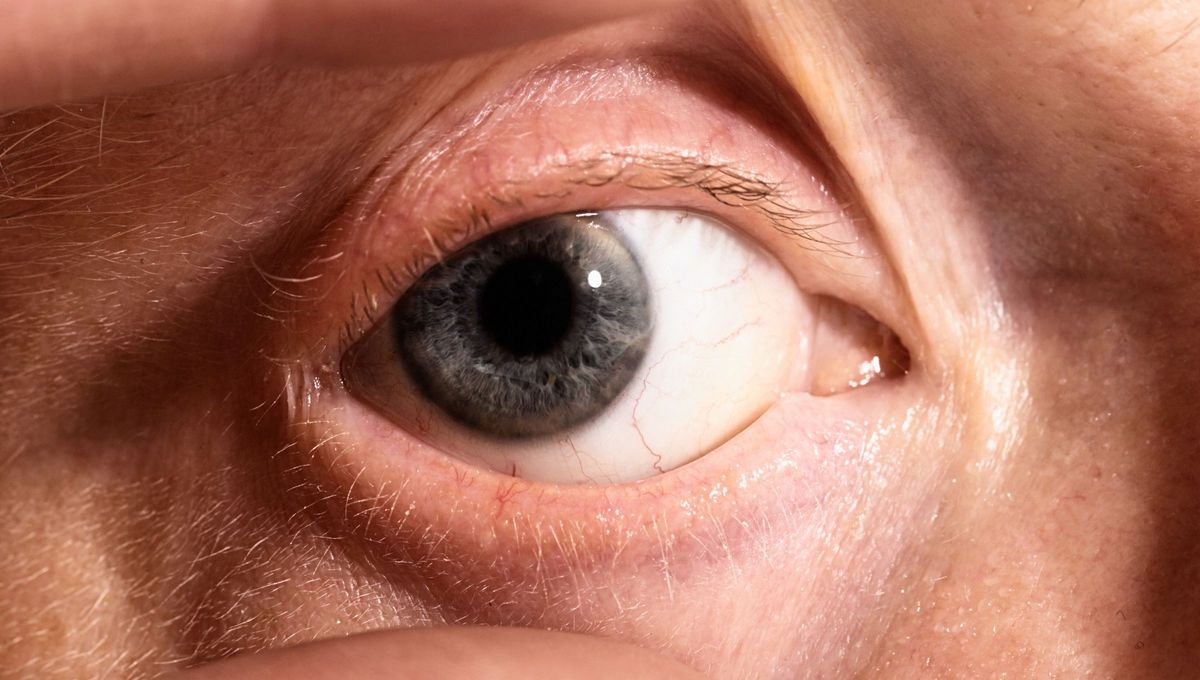 Qué significa que me titile o tiemble el ojo