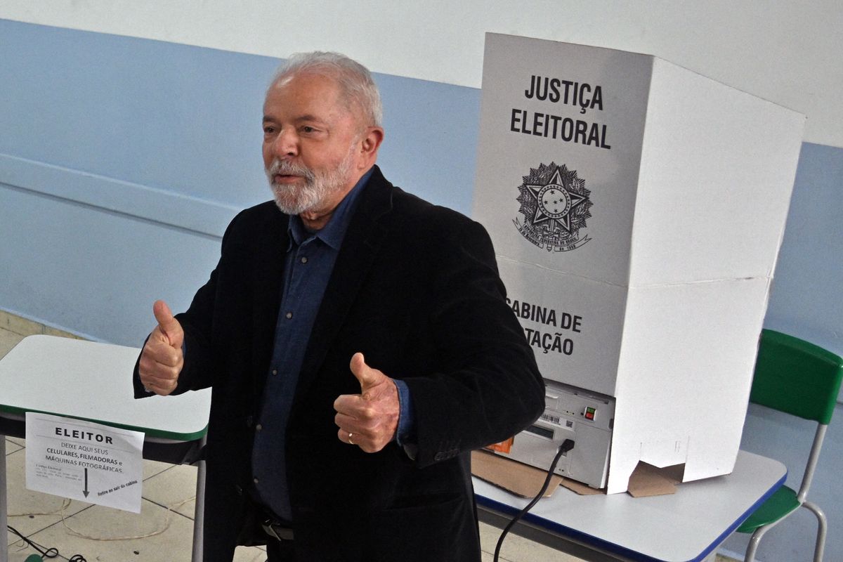 Lula, optimista, al momento de votar.