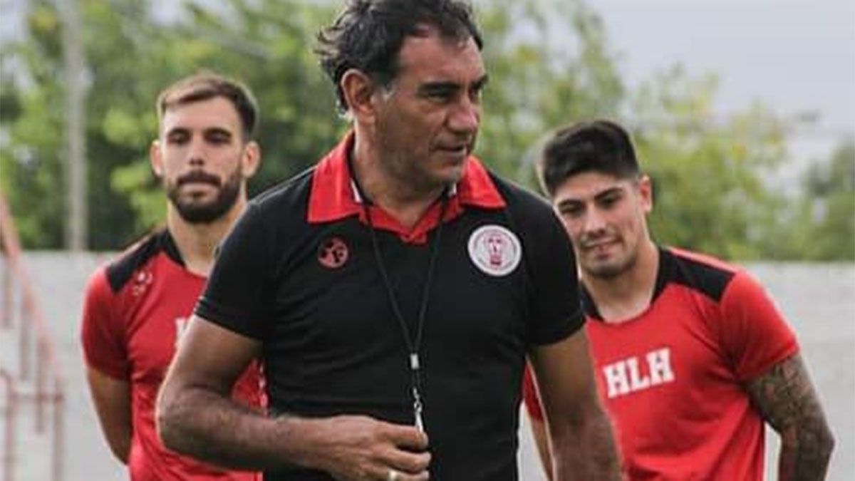 Darío Alaniz dejói de ser el entrenador de Huracán Las Heras.