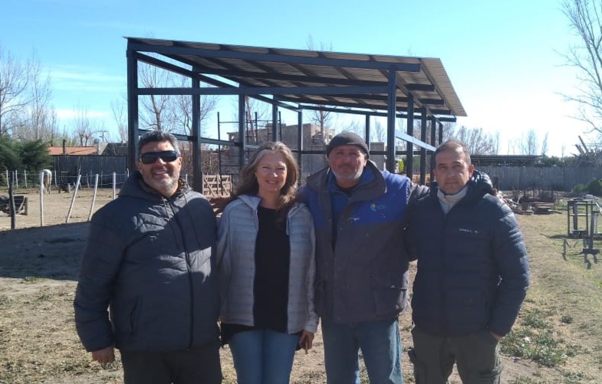 El veterinario Néstor Giménez y parte del equipo de Brillarán Sus Huellas, La Paz. El veterinario Néstor Giménez y parte del equipo de Brillarán Sus Huellas, La Paz.