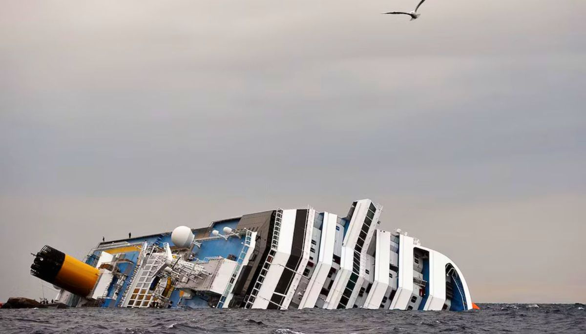 Además, se conocieron más detalles que agravaron el escándalo: el capitán llevaba a bordo a su amante, que no figuraba en la lista de pasajeros, y había subido con ella al puente de mando minutos antes del impacto para observar la isla más de cerca. Además, se conocieron más detalles que agravaron el escándalo: el capitán llevaba a bordo a su amante, que no figuraba en la lista de pasajeros, y había subido con ella al puente de mando minutos antes del impacto para observar la isla más de cerca.