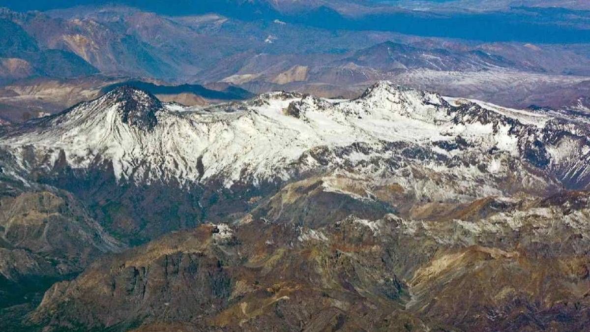 El volcán Planchón-Peteroa se ubica en el límite de Mendoza y Chile.