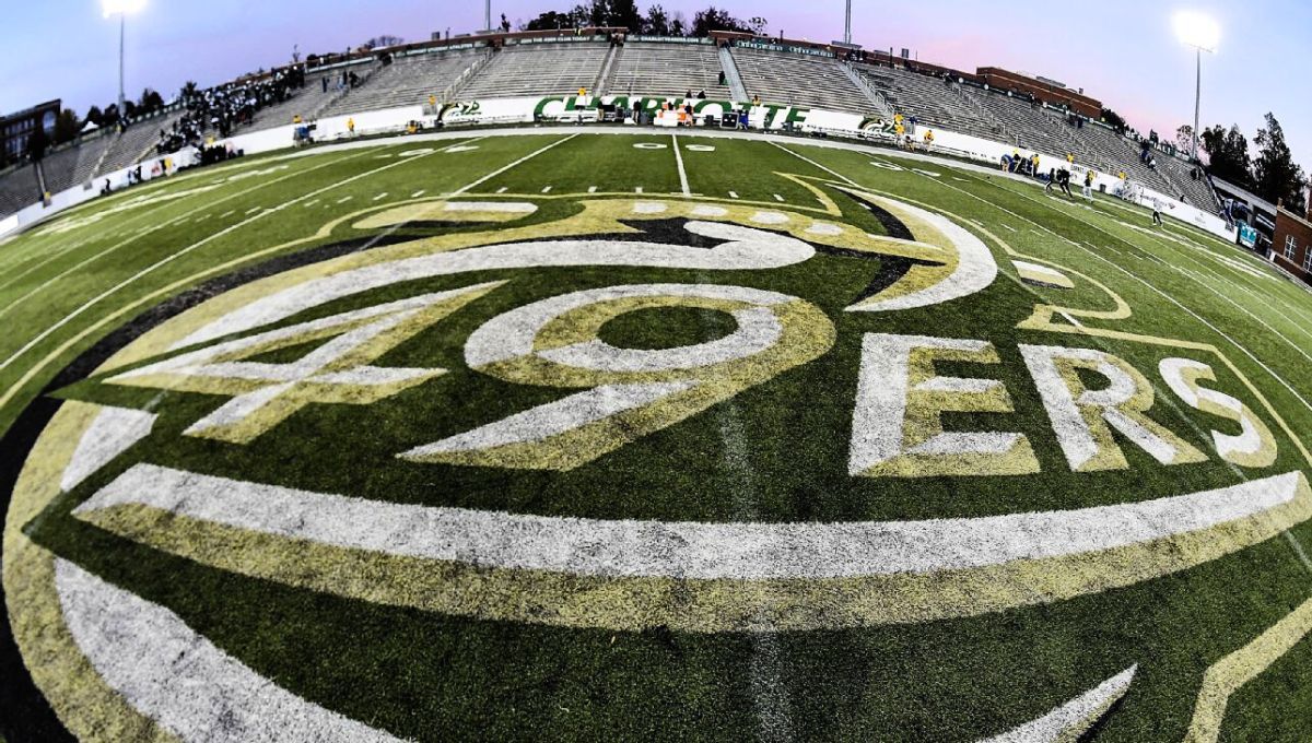 Charlotte 49ers tomó una inesperada decisión a mitad de la temporada