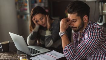 Más de la mitad de las familias se endeuda para llegar a fin de mes, según una encuesta Más de la mitad de las familias se endeuda para llegar a fin de mes, según una encuesta