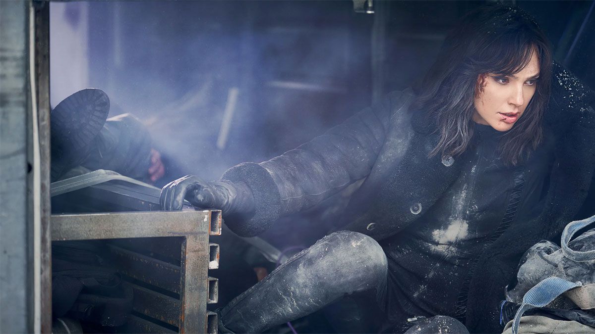 Gal Gadot le pone mucha adrenalina a la película de Netflix. Gal Gadot le pone mucha adrenalina a la película de Netflix.