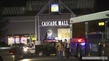 Buscan a los autores del tiroteo en un centro comercial que dejó cinco muertos en EEUU