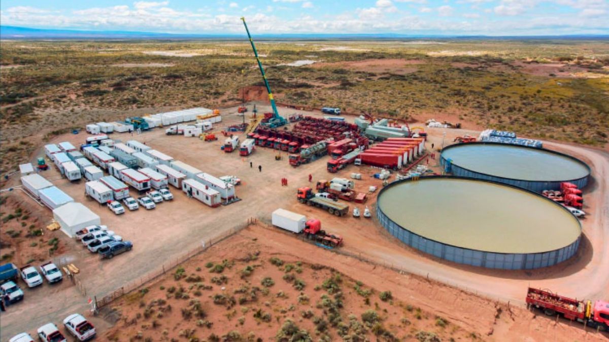 Vaca Muerta está ubicada en el pueblo de Añelo. Vaca Muerta está ubicada en el pueblo de Añelo.