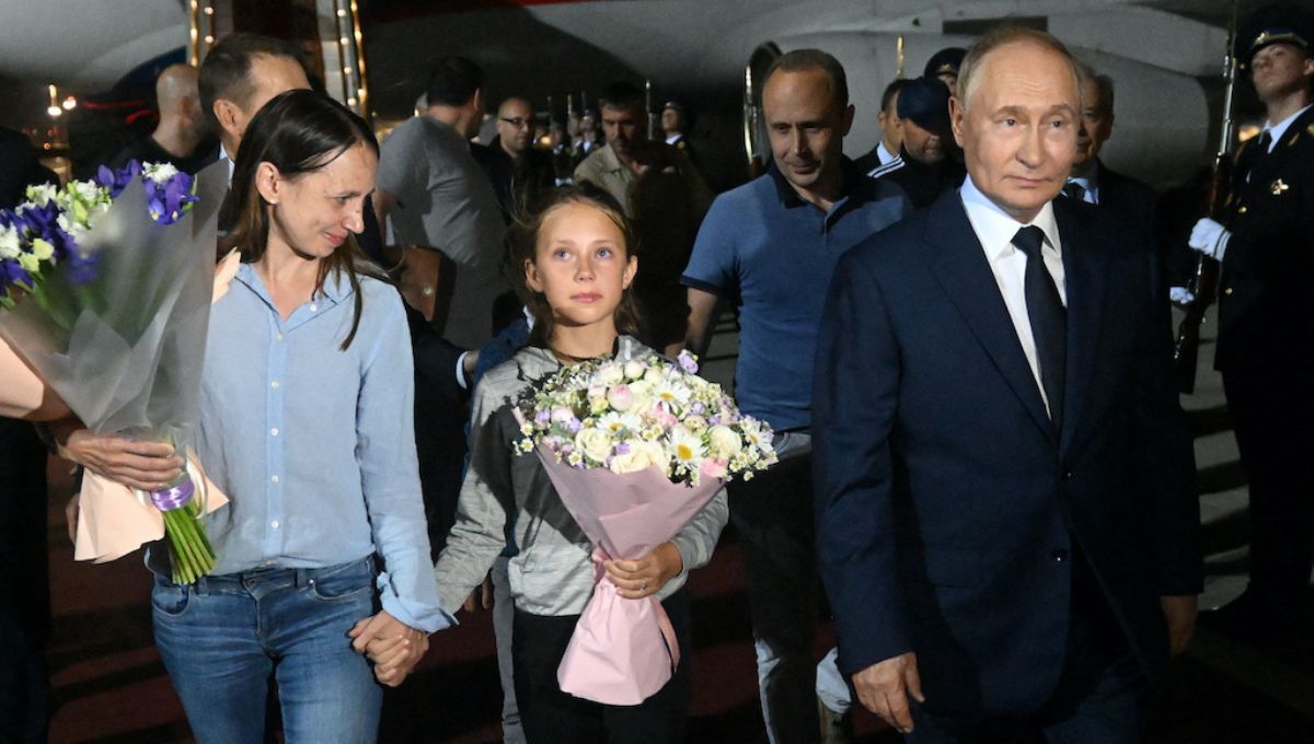 Anna Dultseva y su hija son recibidas por Putín / fuente: BBC